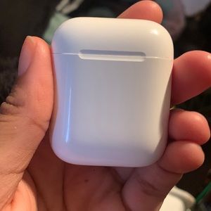 AirPod charging case no AirPods jus case : works but had a few scuff  marks